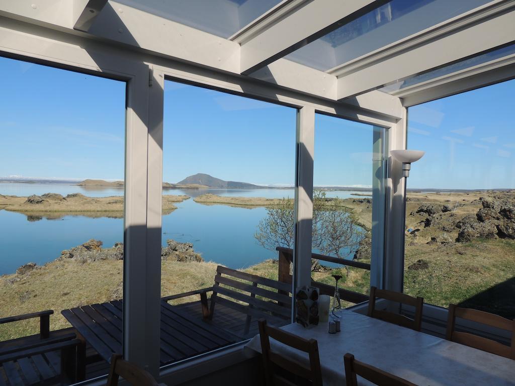 Dimmuborgir Guesthouse Міватн Екстер'єр фото